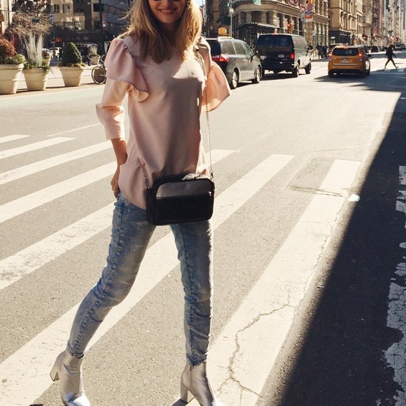 Pastel pink blouse with ruffles - Picture 2 of 10